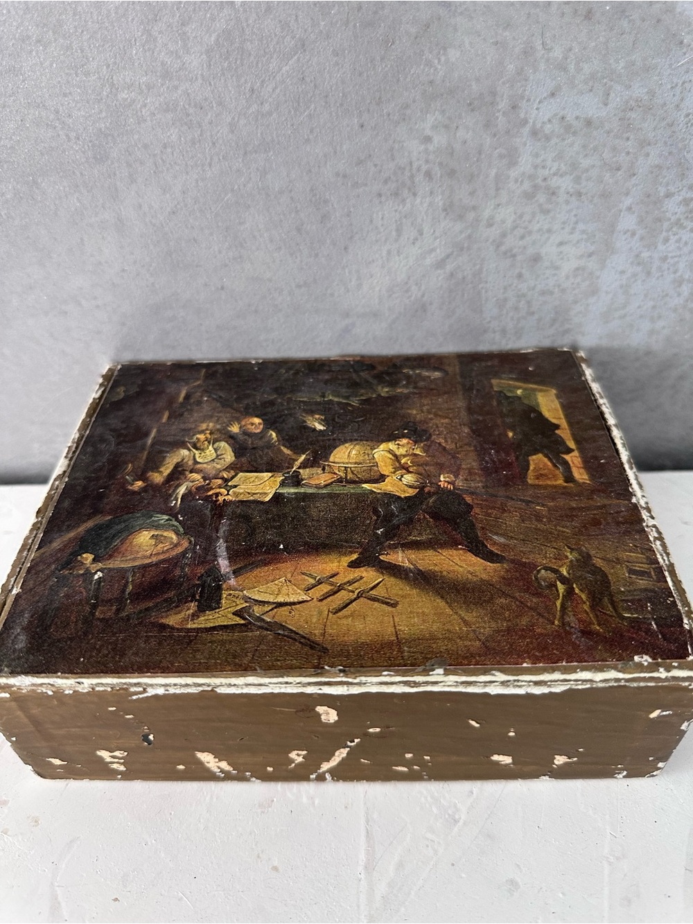 VINTAGE BOX CARDBOARD GOLD FELT LINED